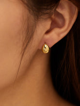 Minimalist Teardrop Stud Earrings
