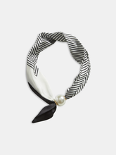 Pearl Magnetic Closure Striped Neck Scarf