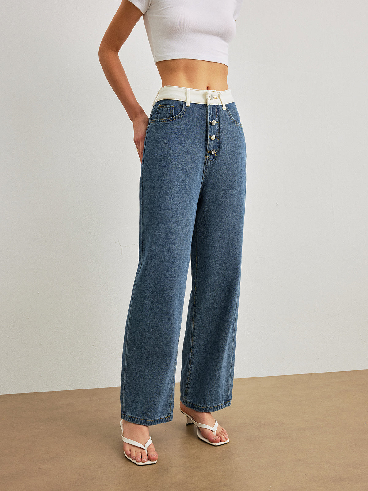 Mid-Waist Contrast Trim Denim Jeans